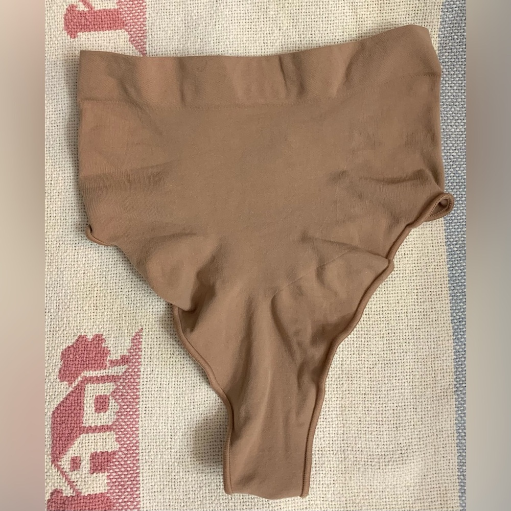 28WI SKIMS Womens Shapewear Core Control Brief Color Sienna Size L/XL NWOT